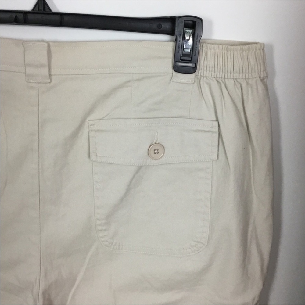 Bobbi Brooks Stretch beige bermuda shorts Woman’s size 2X (20-22) - Picture 6 of 12